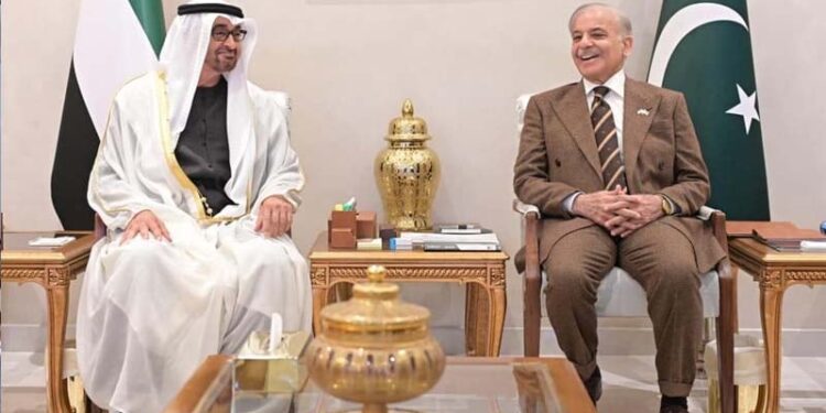 پاکستان اور متحدہ عرب امارات کا دوطرفہ تعلقات کو اسٹریٹجک، معاشی شراکت داری میں بدلنے پر اتفاق